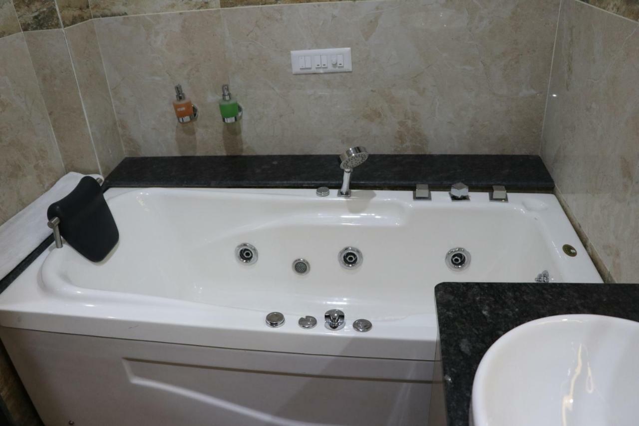 Hotel S.R. Residency Zirakpur Exteriér fotografie