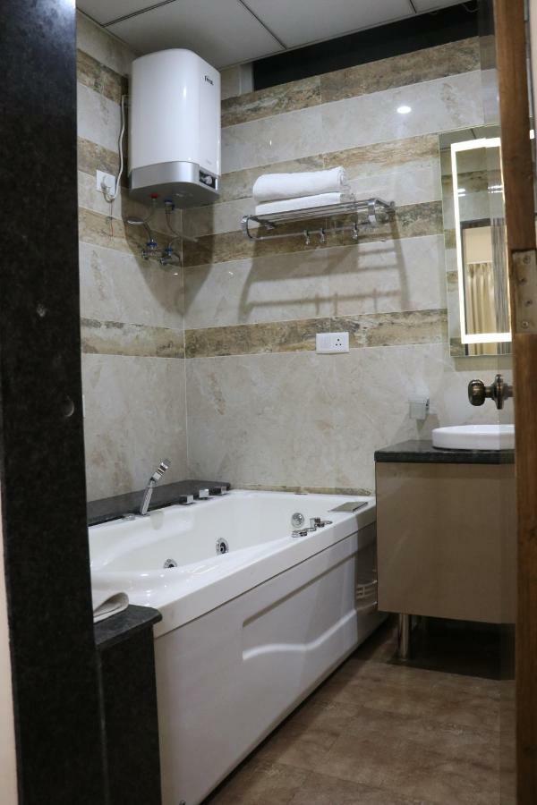 Hotel S.R. Residency Zirakpur Exteriér fotografie